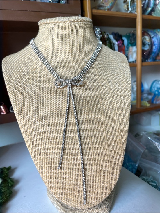 Jewelry - Silver Bow Lariat Necklace - Sparkling Bow Pendant